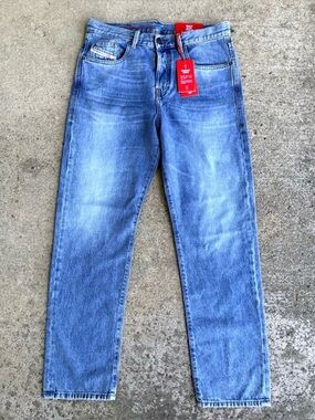 Diesel D-Viker 2020 Straight Jeans Sz 31x32 Long MED/LT Wash, W/Tags!